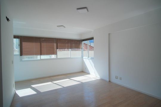 Sala de apartamento à venda com 2 quartos, 100m² em Independência, Porto Alegre