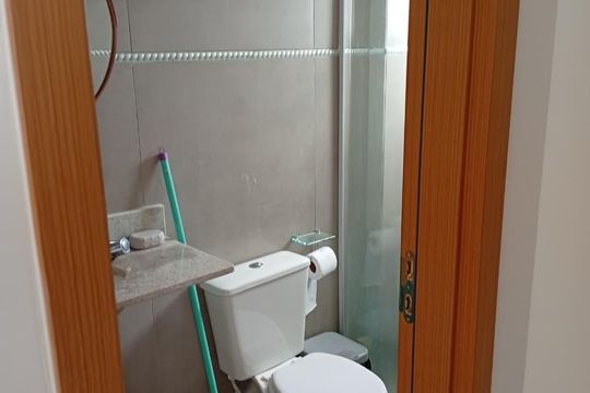 Banheiro de apartamento para alugar com 1 quarto, 41m² em Jardim Imperador, Praia Grande