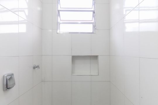 Banheiro de kitnet/studio para alugar com 1 quarto, 44m² em Jardim Helena, São Paulo