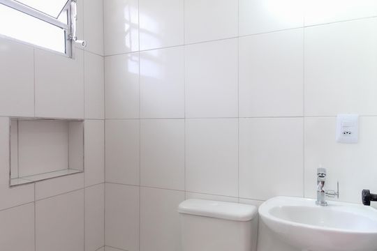 Banheiro de kitnet/studio para alugar com 1 quarto, 35m² em Jardim Helena, São Paulo