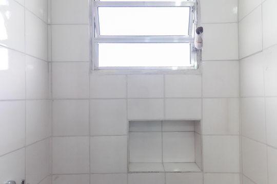 Banheiro de kitnet/studio para alugar com 1 quarto, 39m² em Jardim Helena, São Paulo