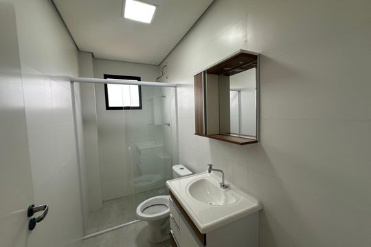 Banheiro de apartamento para alugar com 2 quartos, 60m² em Outeiro de São Fernando, Barueri