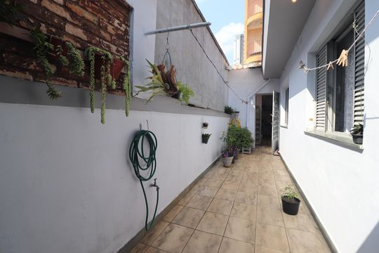 Quintal  de casa à venda com 2 quartos, 111m² em Casa Branca, Santo André