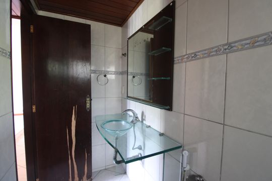Banheiro de apartamento para alugar com 2 quartos, 55m² em Freguesia (jacarepaguá), Rio de Janeiro