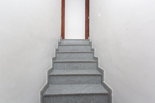 Escada  de casa de condomínio à venda com 2 quartos, 75m² em Vila Carmosina, São Paulo