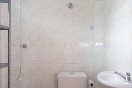 Banheiro da Suíte 1  de casa de condomínio à venda com 2 quartos, 75m² em Vila Carmosina, São Paulo