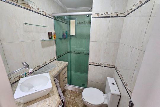 Banheiro de apartamento à venda com 3 quartos, 69m² em Santa Constança, São Paulo