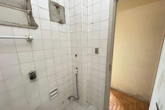 Banheiro de apartamento para alugar com 2 quartos, 50m² em Todos Os Santos, Rio de Janeiro