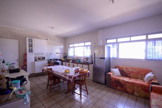 Cozinha  de casa à venda com 3 quartos, 342m² em Vila Brasilio Machado, São Paulo