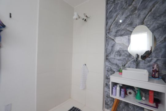 Banheiro de apartamento à venda com 1 quarto, 35m² em Fazenda da Juta, São Paulo