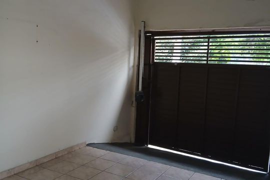 Garagem de casa à venda com 6 quartos, 200m² em Jardim Guapira, São Paulo