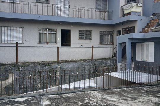 Fachada de casa à venda com 6 quartos, 200m² em Jardim Guapira, São Paulo