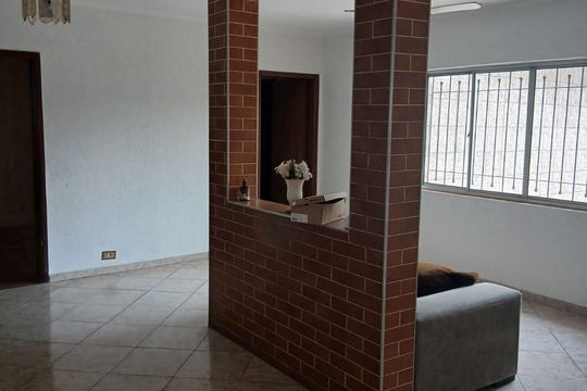 Sala de casa à venda com 6 quartos, 200m² em Jardim Guapira, São Paulo