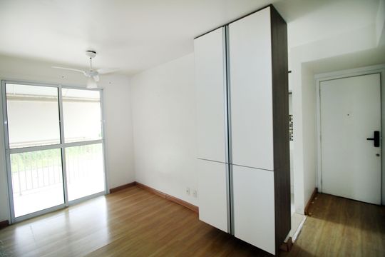 Sala de apartamento à venda com 2 quartos, 54m² em Vicente de Carvalho, Rio de Janeiro