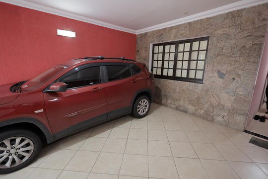 Garagem de casa à venda com 4 quartos, 239m² em Parque Sao Vicente, Santo André