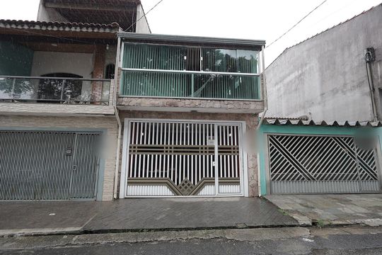 Fachada de casa à venda com 4 quartos, 239m² em Parque Sao Vicente, Santo André