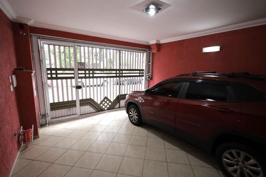Garagem de casa à venda com 4 quartos, 239m² em Parque Sao Vicente, Santo André