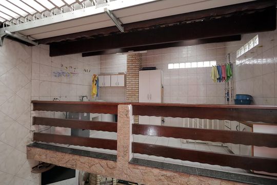 Área de Serviço de casa à venda com 4 quartos, 239m² em Parque Sao Vicente, Santo André