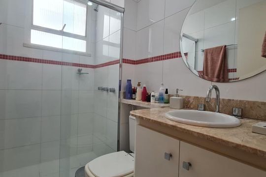 Banheiro de apartamento à venda com 4 quartos, 260m² em Icaraí, Niterói