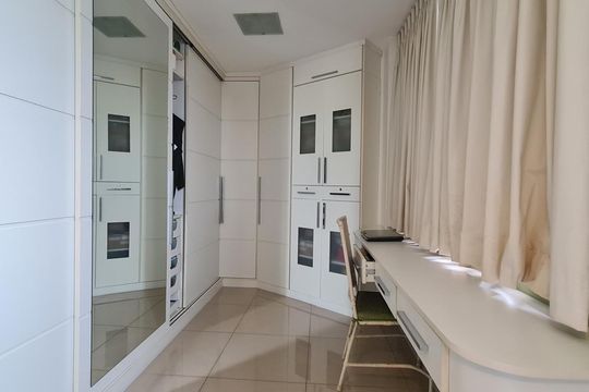 Quarto de apartamento à venda com 4 quartos, 260m² em Icaraí, Niterói