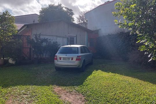 Área externa de casa à venda com 1 quarto, 50m² em São José, Canoas