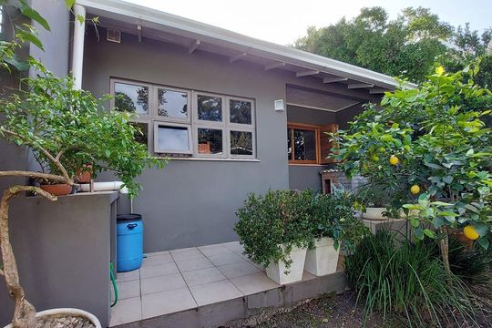 Área externa de casa à venda com 1 quarto, 50m² em São José, Canoas