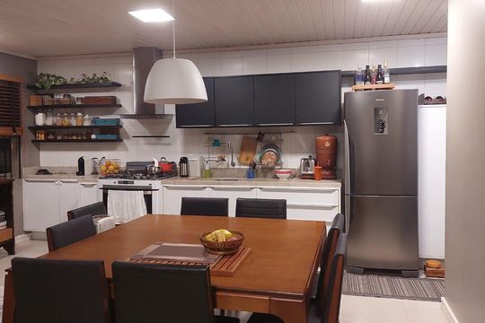Cozinha de casa à venda com 1 quarto, 50m² em São José, Canoas
