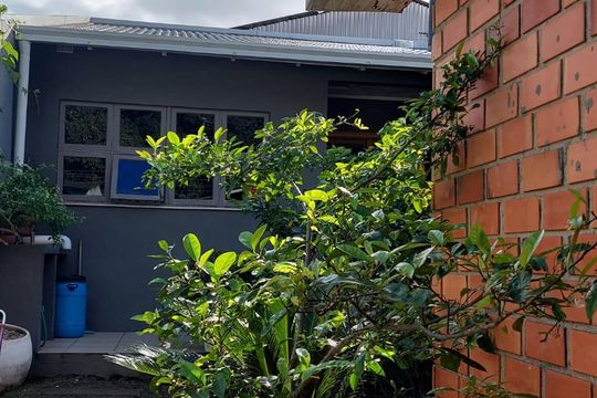 Área externa de casa à venda com 1 quarto, 50m² em São José, Canoas