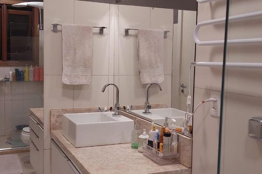 Banheiro de casa à venda com 1 quarto, 50m² em São José, Canoas