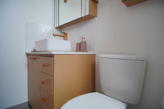 Banheiro da Suíte de apartamento à venda com 3 quartos, 71m² em Jardim do Salso, Porto Alegre