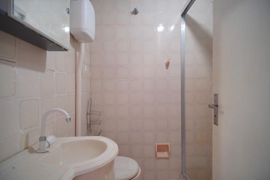 Banheiro de kitnet/studio para alugar com 1 quarto, 35m² em Centro, São Leopoldo