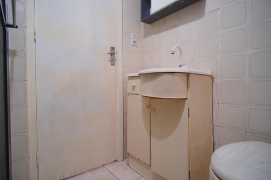 Banheiro de kitnet/studio para alugar com 1 quarto, 35m² em Centro, São Leopoldo