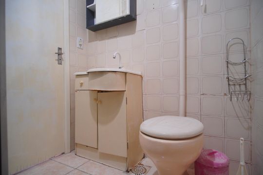 Banheiro de kitnet/studio para alugar com 1 quarto, 35m² em Centro, São Leopoldo