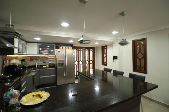 Casa à venda com 3 quartos, 213m² em Vila Bianca, São Paulo