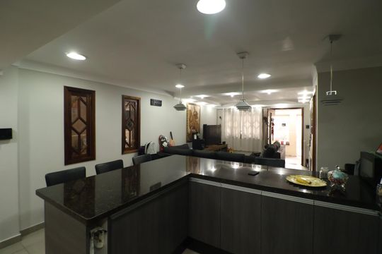 Casa à venda com 3 quartos, 213m² em Vila Bianca, São Paulo