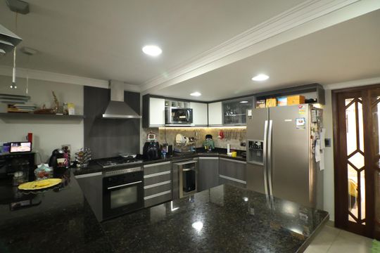 Casa à venda com 3 quartos, 213m² em Vila Bianca, São Paulo