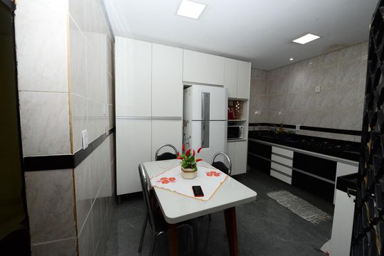 Casa à venda com 6 quartos, 350m² em Água Branca, Contagem