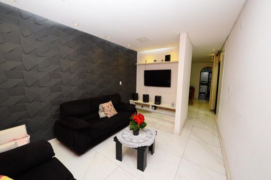 Casa à venda com 6 quartos, 350m² em Água Branca, Contagem