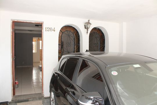 Garagem de casa à venda com 5 quartos, 210m² em Cambuci, São Paulo
