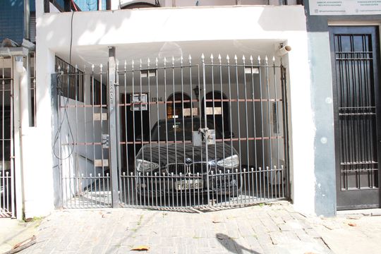 Fachada de casa à venda com 5 quartos, 210m² em Cambuci, São Paulo