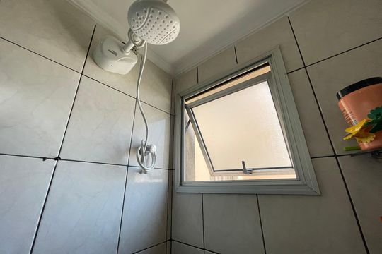 Banheiro de apartamento à venda com 2 quartos, 56m² em Jaguaré, São Paulo