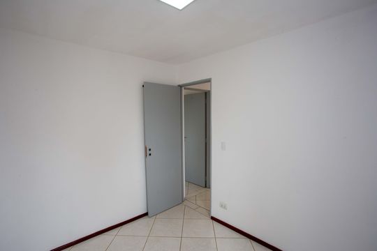 Quarto 2 de apartamento para alugar com 2 quartos, 53m² em Vila Santa Luzia, Diadema