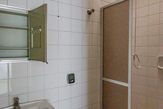 Banheiro de serviço de casa para alugar com 4 quartos, 234m² em Vila Brasilio Machado, São Paulo