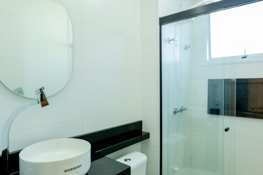 Banheiro social de apartamento para alugar com 2 quartos, 54m² em Mansões Santo Antônio, Campinas