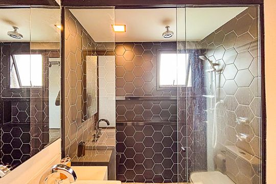 Banheiro de apartamento à venda com 1 quarto, 84m² em Sumaré, São Paulo