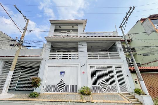Fachada de casa para alugar com 4 quartos, 351m² em Km 18, Osasco