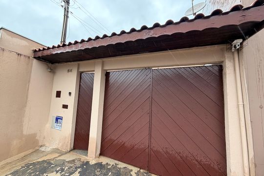 Fachada de casa à venda com 3 quartos, 218m² em Jardim Primavera, Várzea Paulista