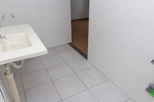 Cozinha de apartamento para alugar com 2 quartos, 55m² em Inhoaíba, Rio de Janeiro