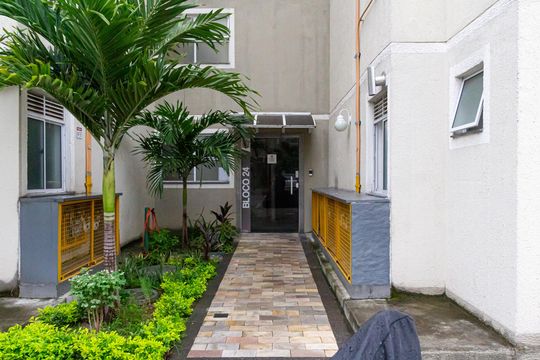 Fachada de apartamento para alugar com 2 quartos, 55m² em Inhoaíba, Rio de Janeiro