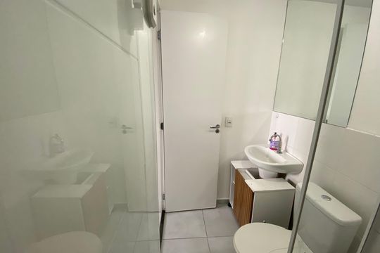 Banheiro de apartamento para alugar com 2 quartos, 38m² em Parque Maria Helena, São Paulo